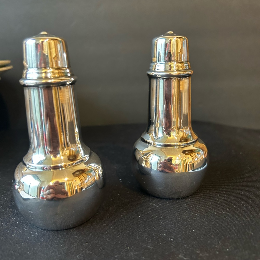 VTG salt/pepper shakers